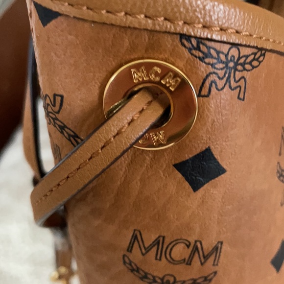 MCM Medium Liz Shopper Tote (W/POUCH AND DUSTBAG) - Picture 11 of 16